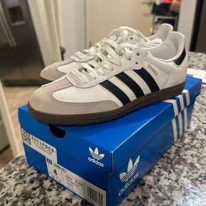 Adidas Samba Youth US 4Y BRAND NEW NEVER WORN